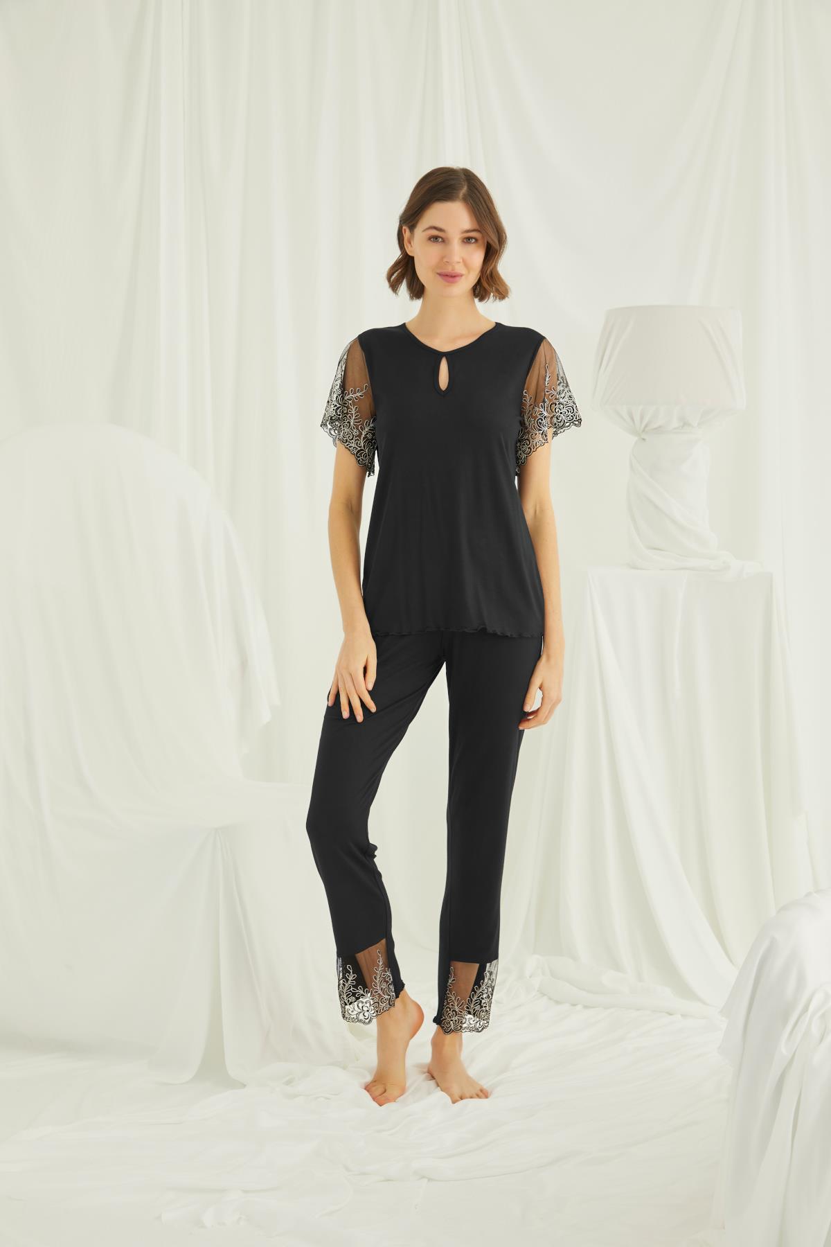 Yakası Detaylı Brode Dantelli Pijama Takımı SİYAH L