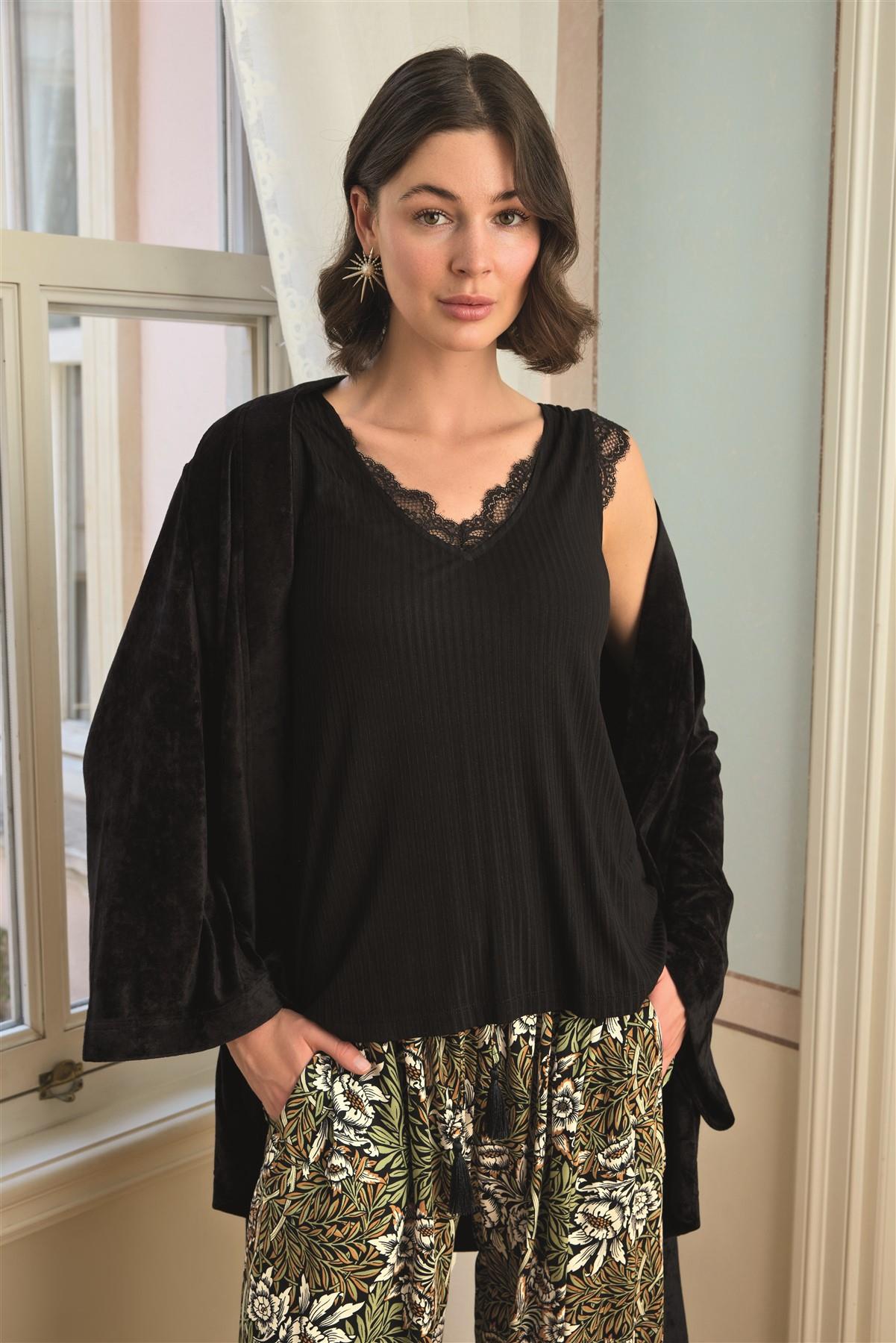 Çiçek Yaprak ve Etnik Desenli Dantelli 3'lü Pijama Takımı