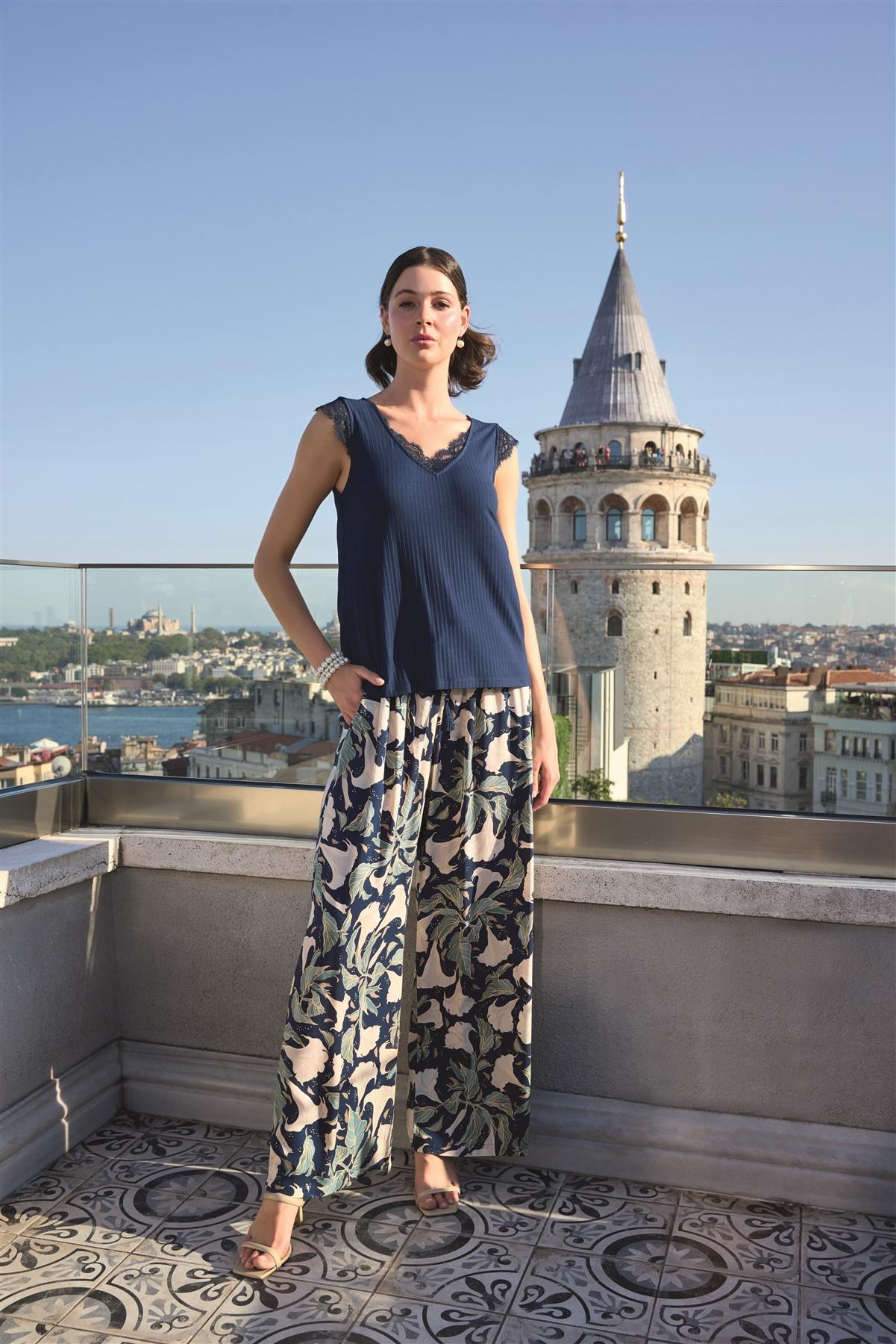 Yaprak Desenli ve Dantelli 3'lü Pijama Takımı