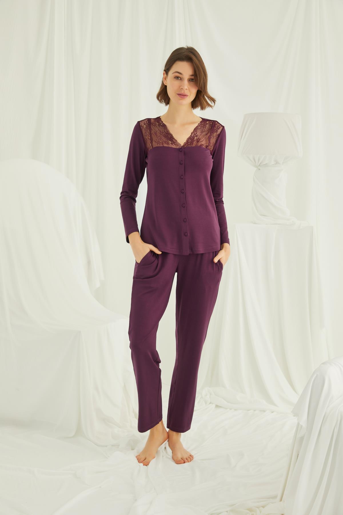 Yakası Omzu ve Paçası Dantelli Boydan Düğmeli Pijama Takımı BORDO L