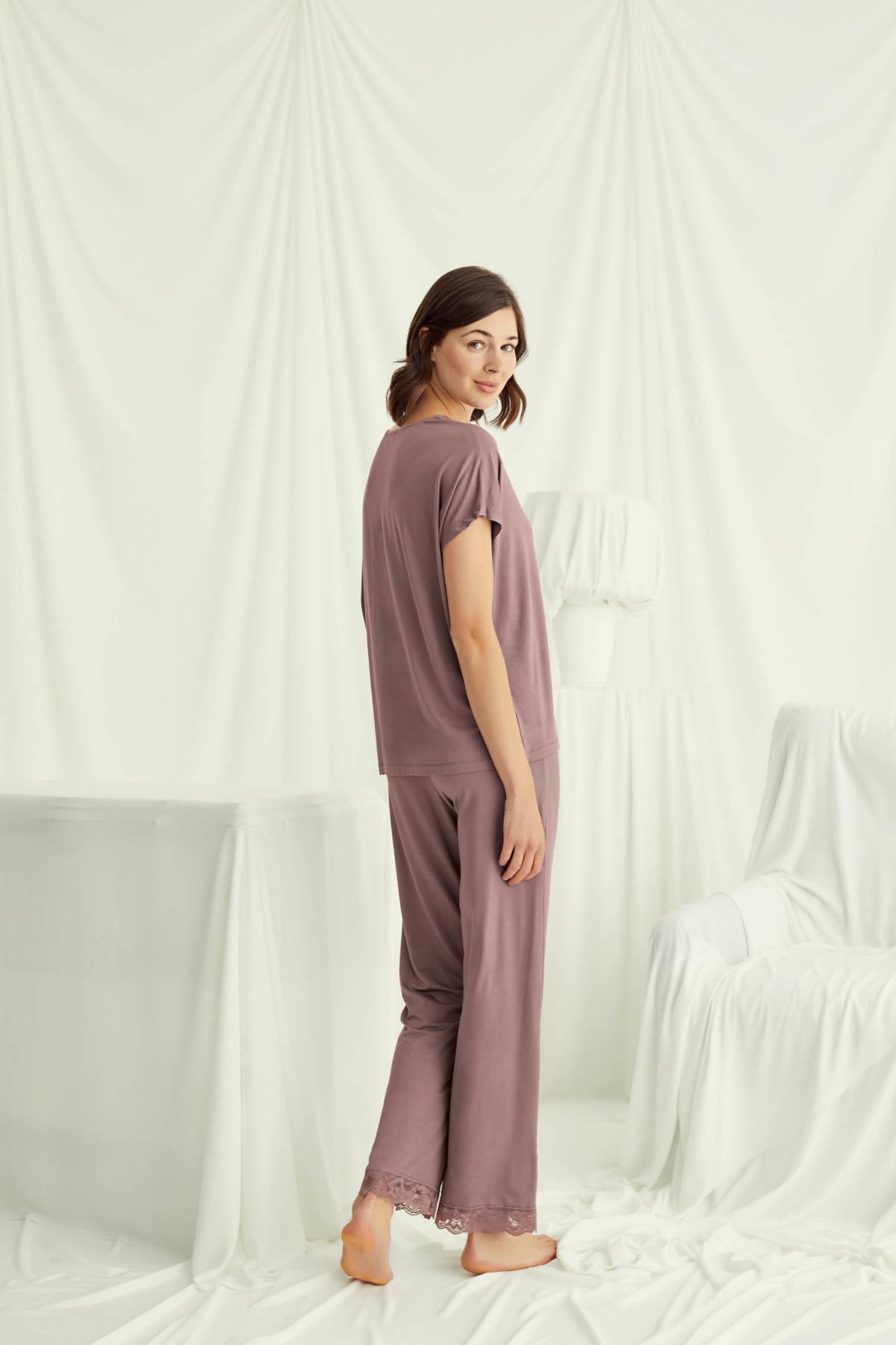 Kısa Kollu V Yakalı Dantelli Pijama Takımı