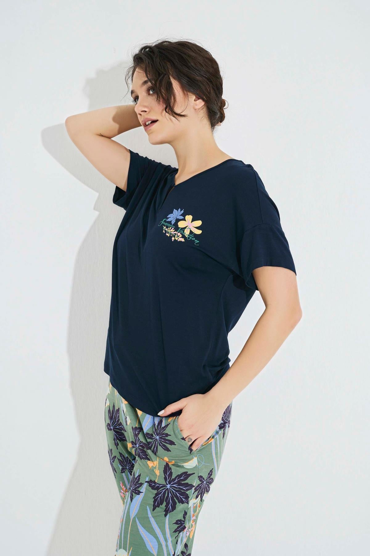 Çiçek ve Yaprak Baskılı "Summer Vocation" Pijama Takımı