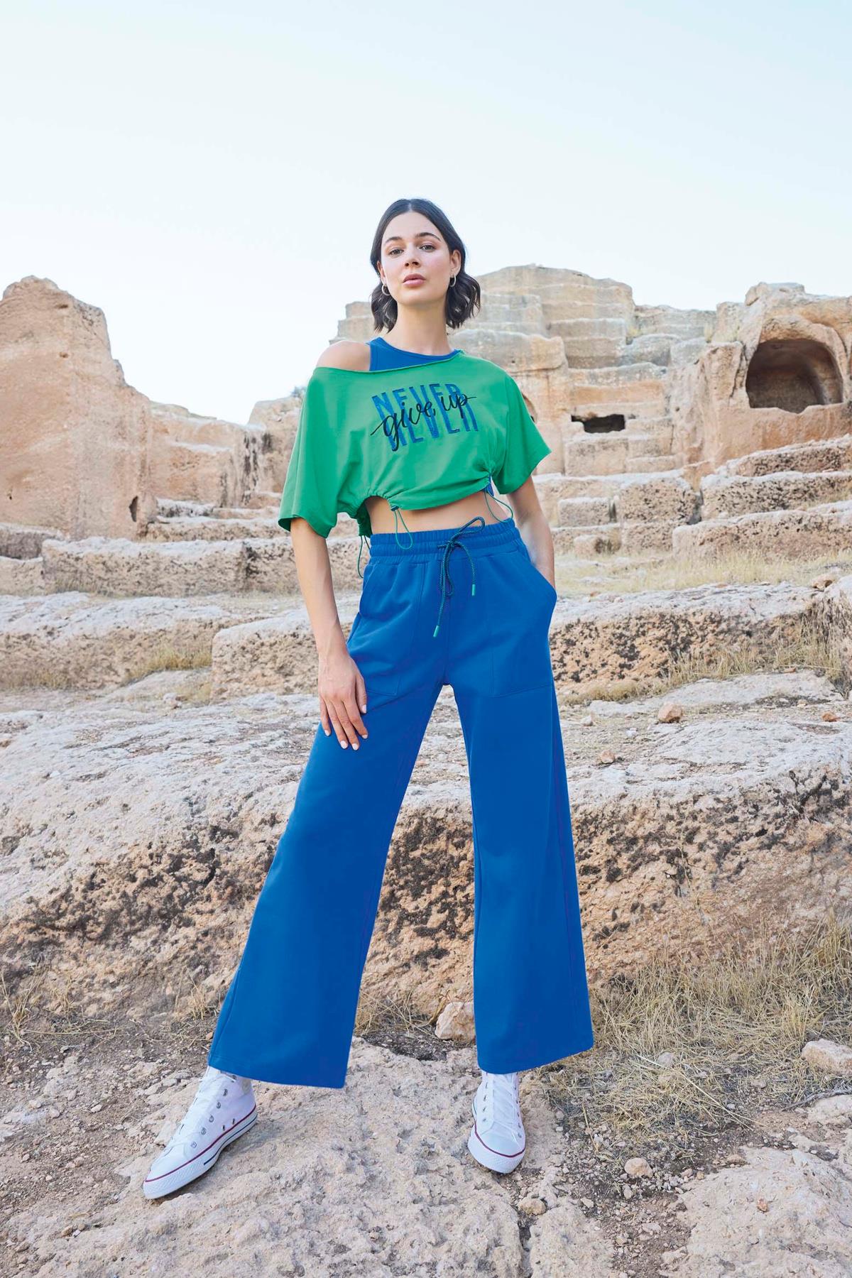 Kısa Kollu "Never Give Up" 3'lü Crop Eşofman Takımı