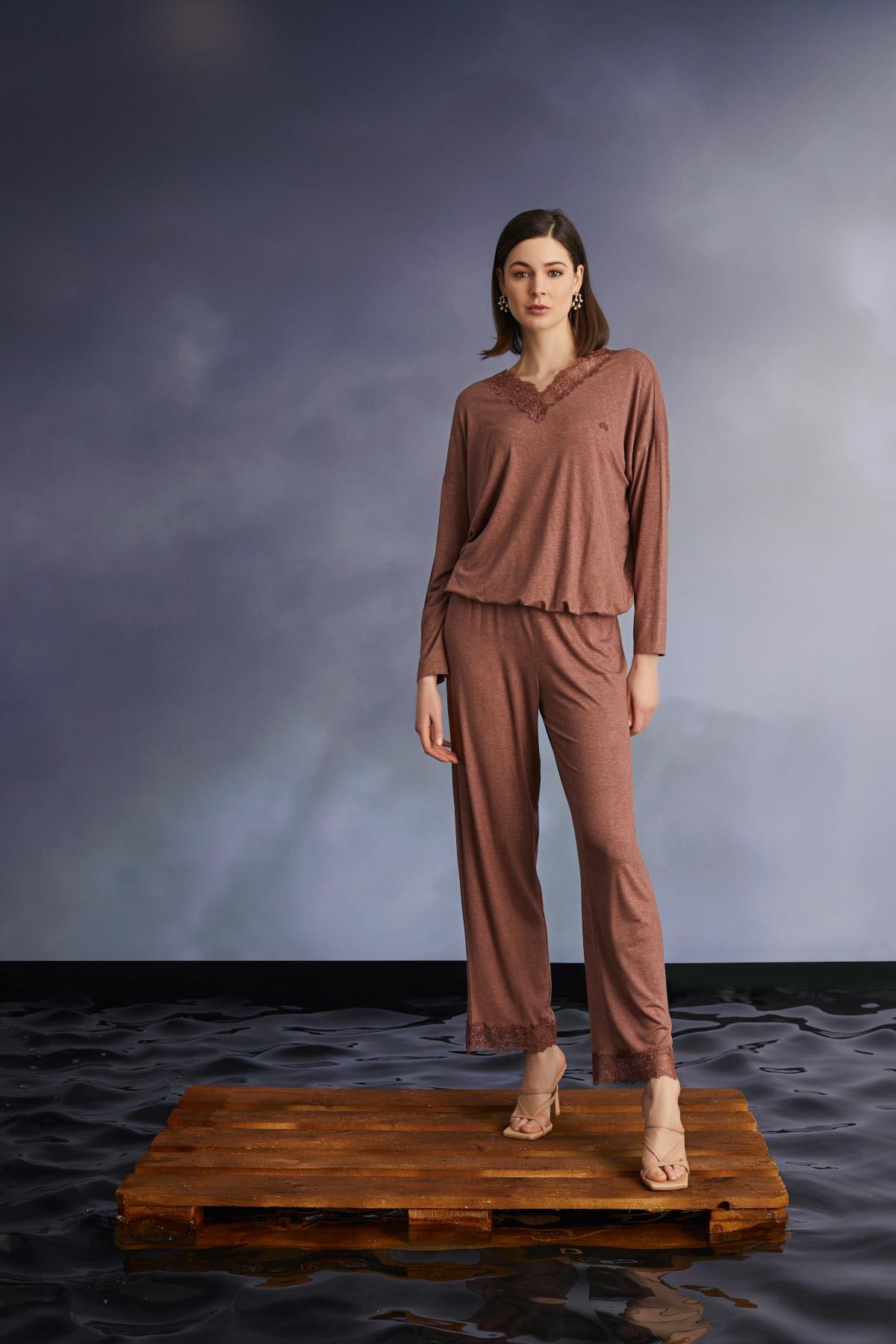 Yakası Dantelli Nakışlı Pijama Takımı TARÇIN L