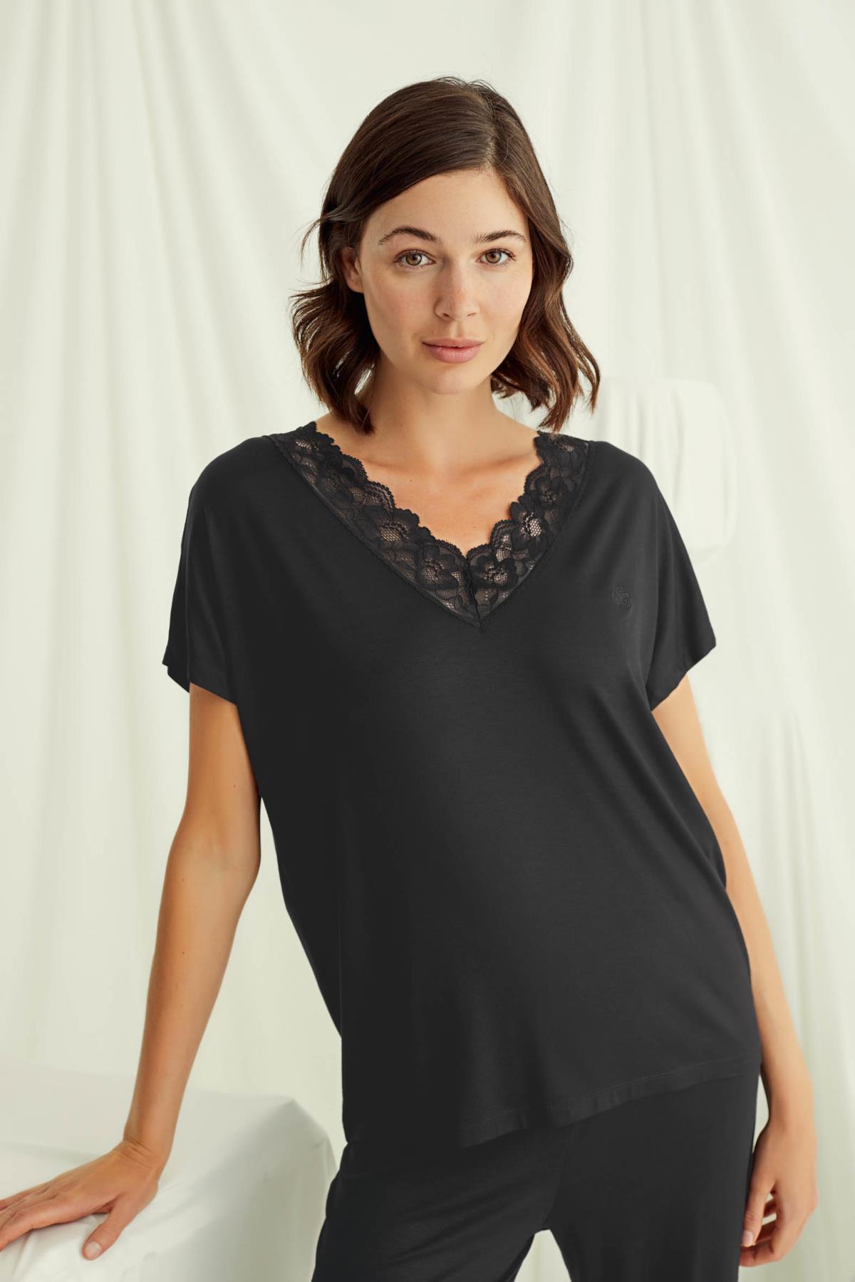 Kısa Kollu V Yakalı Dantelli Pijama Takımı