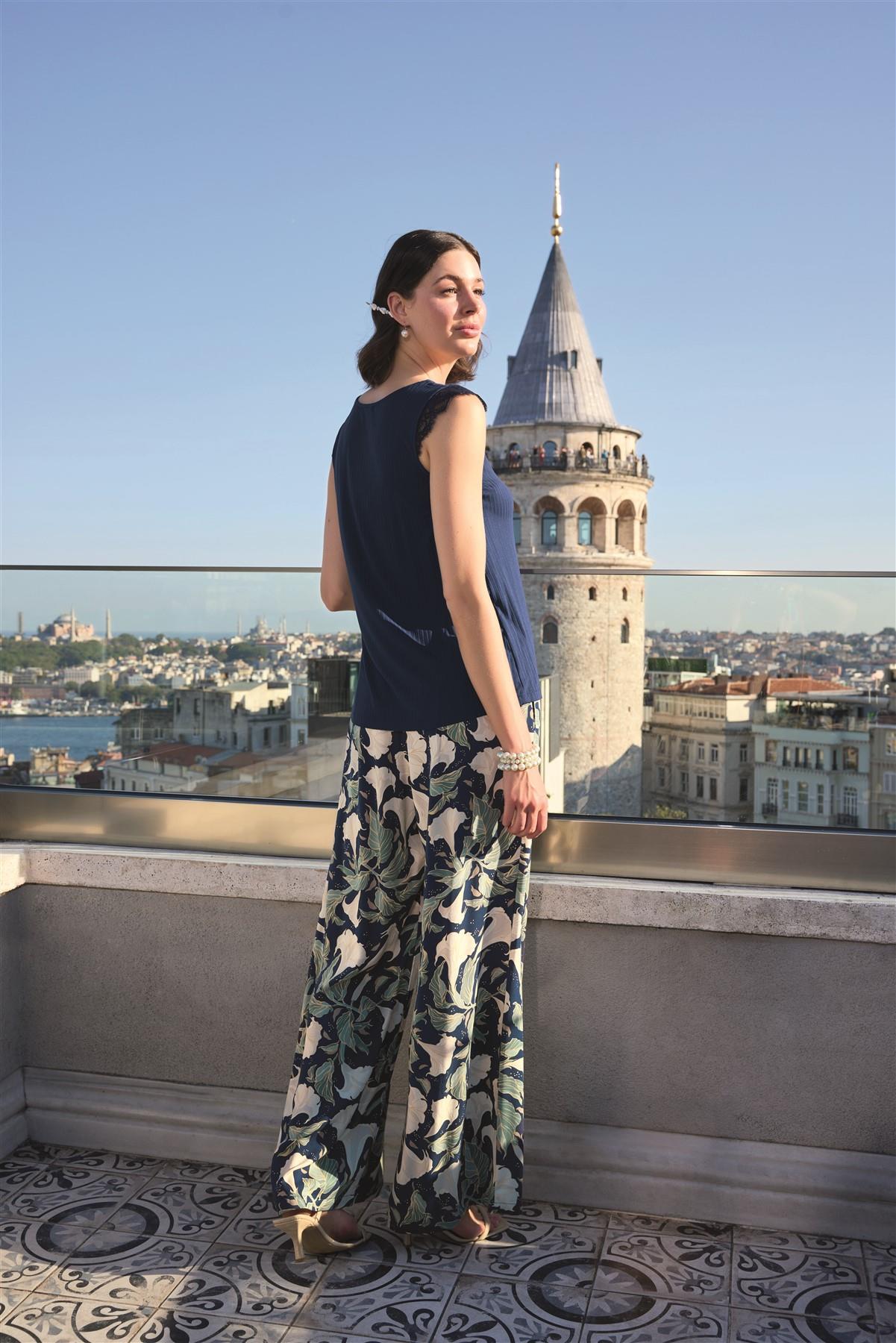 Yaprak Desenli ve Dantelli 3'lü Pijama Takımı