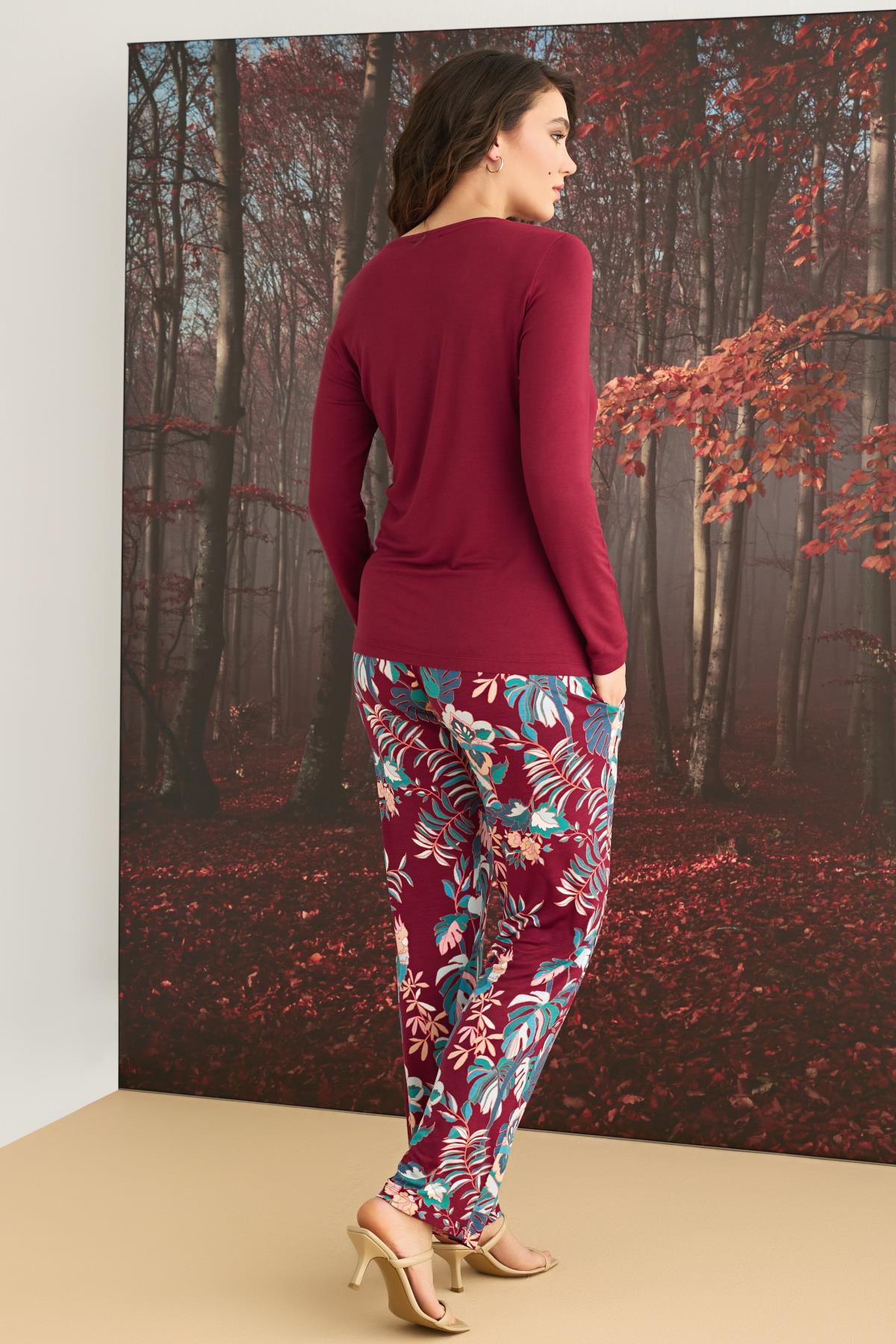 Çiçek ve Yaprak Desenli "I'm Living In a Dreamland" Pijama Takımı