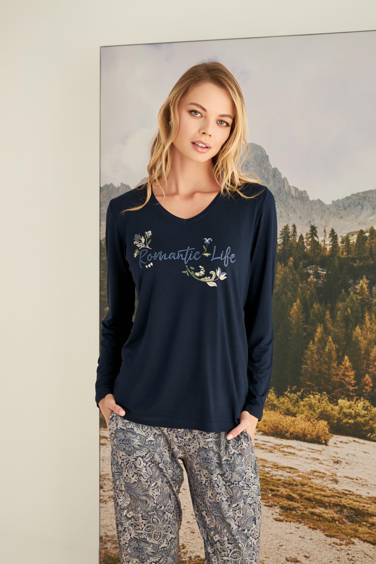 Yaprak Desenli "Romantic Life" Pijama Takımı