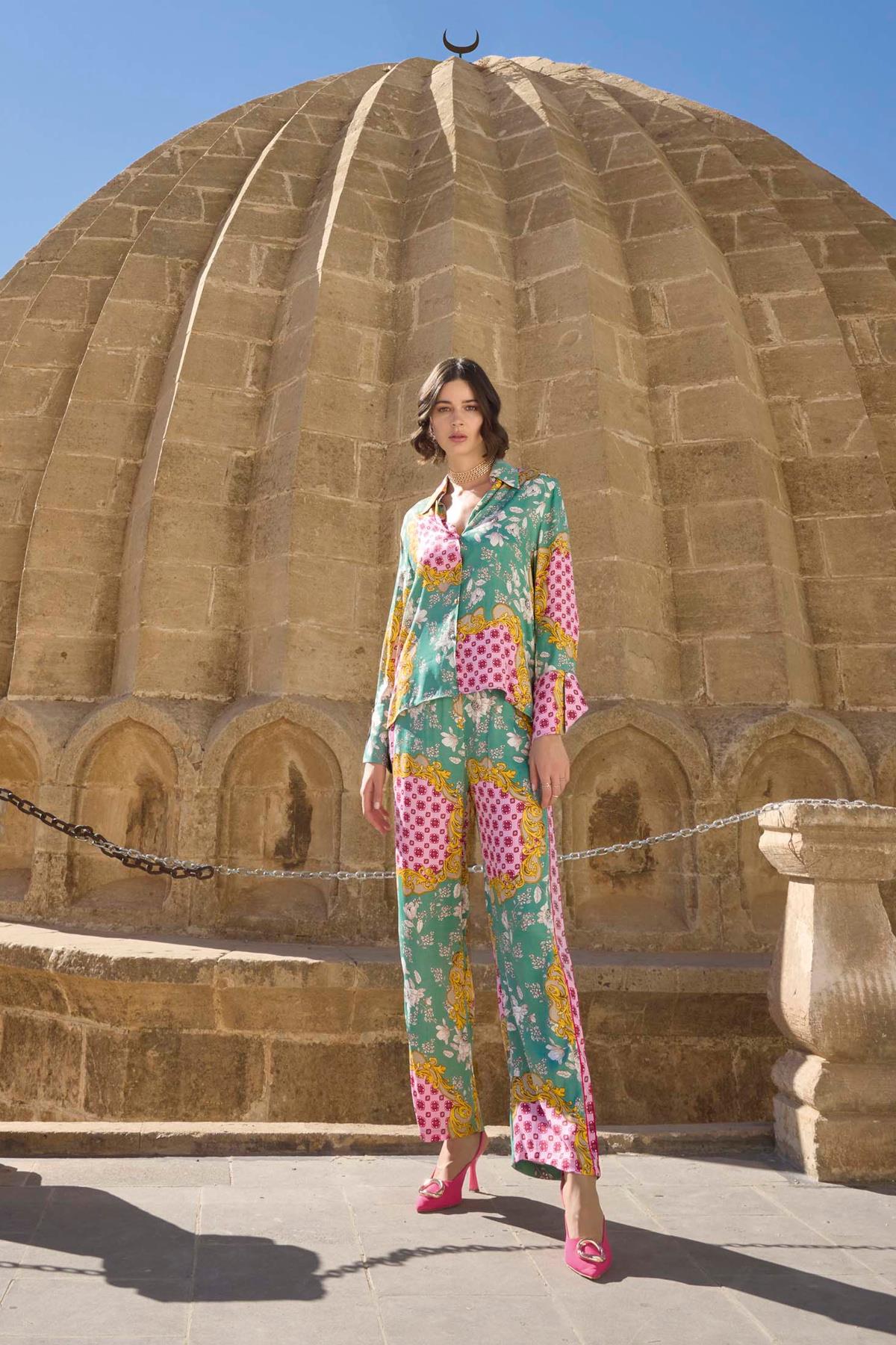 Çiçek ve Yaprak Desenli Saten Pijama Takımı PEMBE L