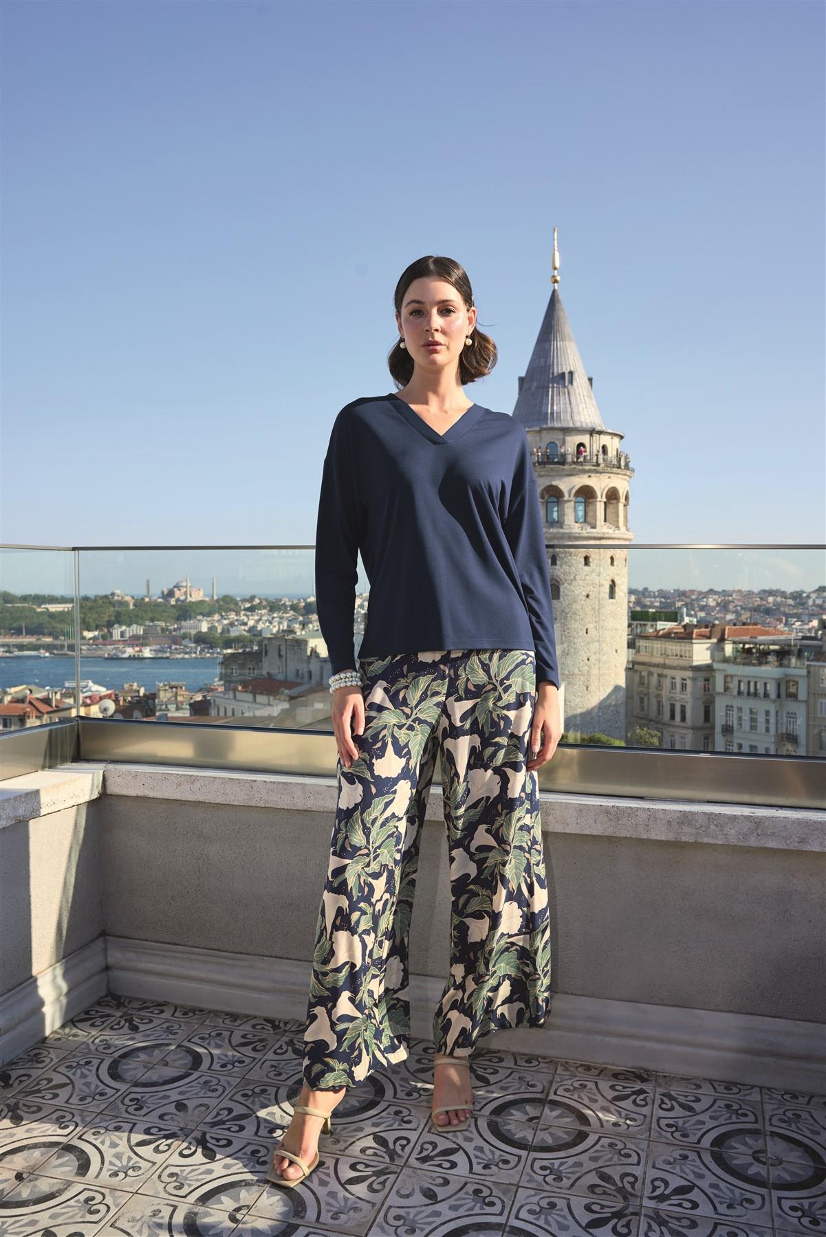 Yaprak Desenli Uzun Kollu V Yaka Pijama Takımı LACİVERT L
