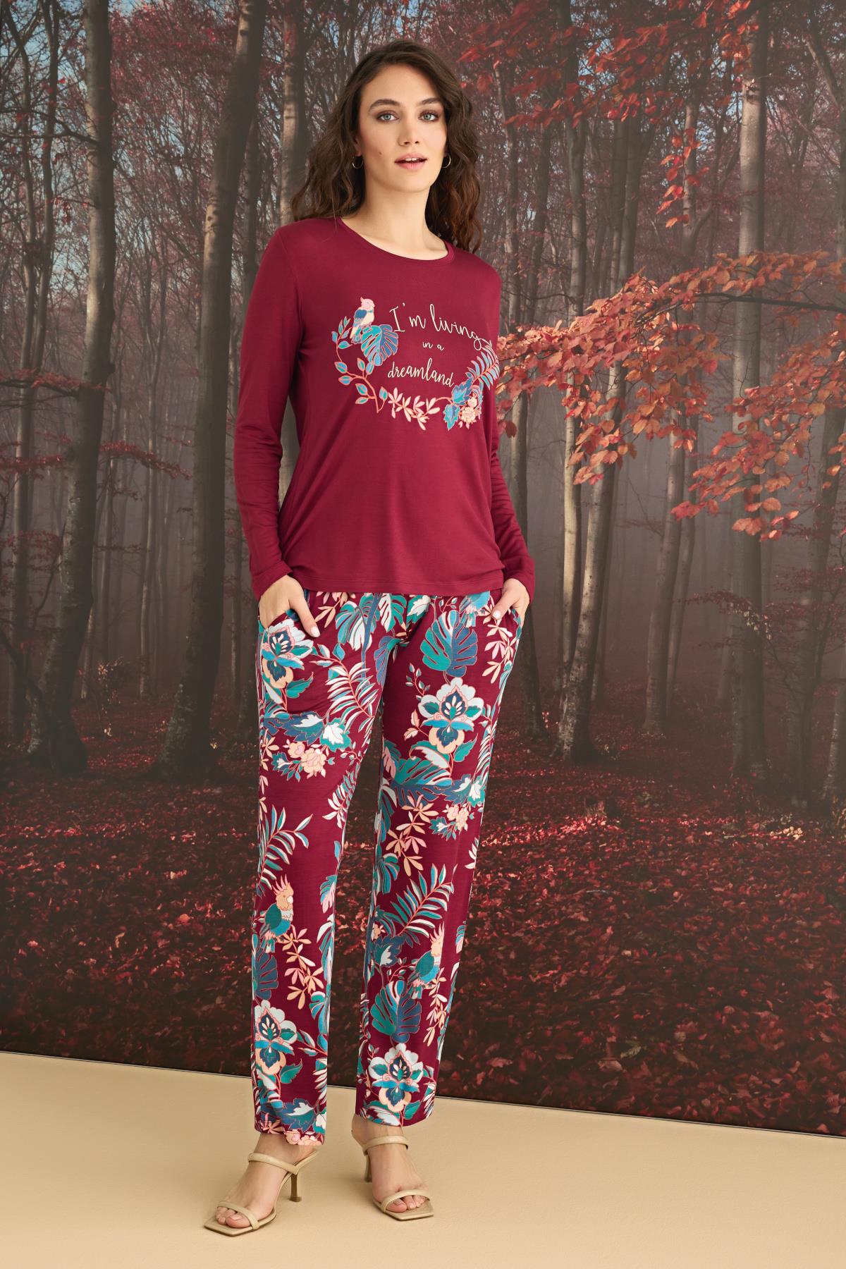 Çiçek ve Yaprak Desenli "I'm Living In a Dreamland" Pijama Takımı BORDO L