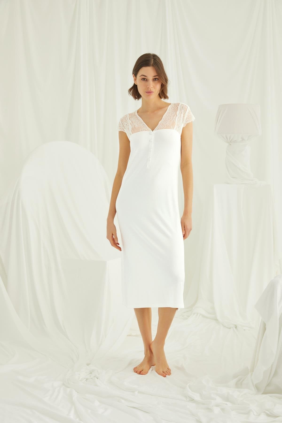 Kolu Omzu ve Yakası Dantelli Önü Düğmeli Büyük Beden Gecelik EKRU 2XL