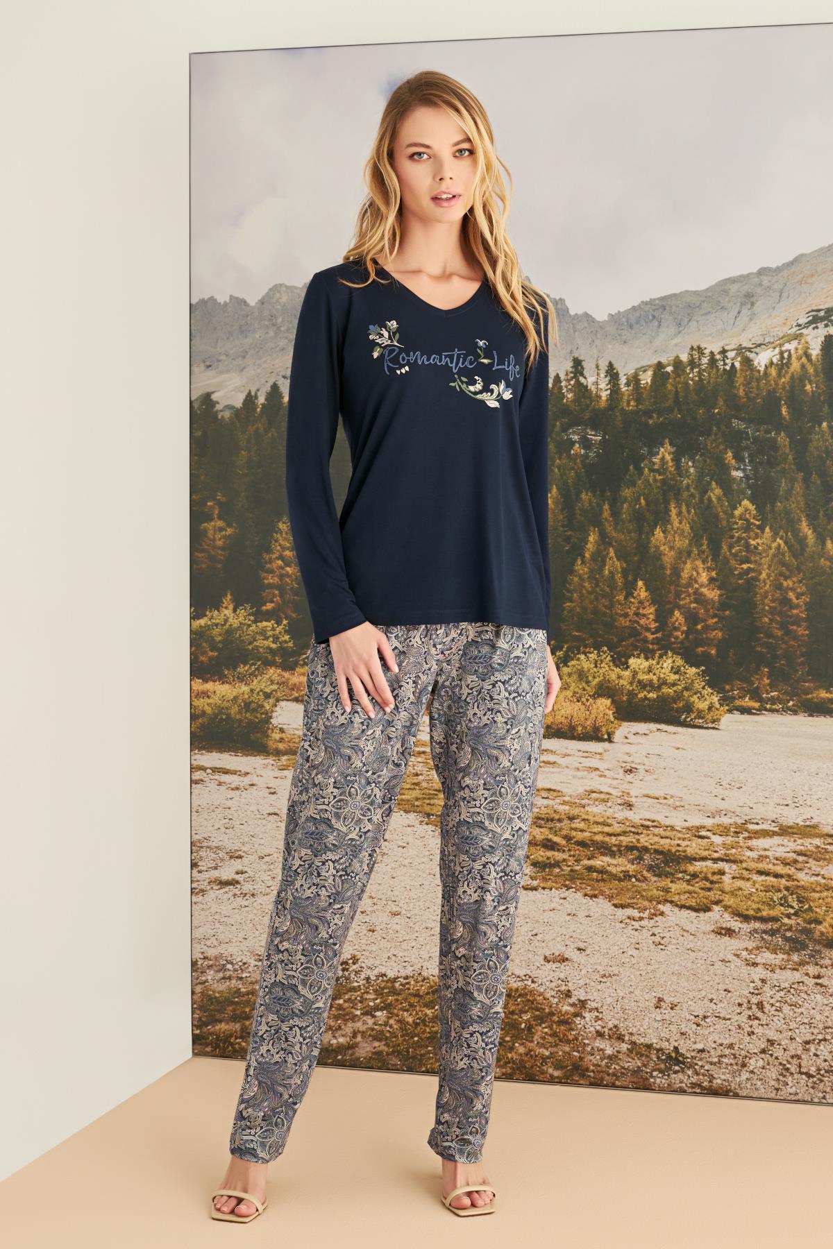 Yaprak Desenli "Romantic Life" Pijama Takımı