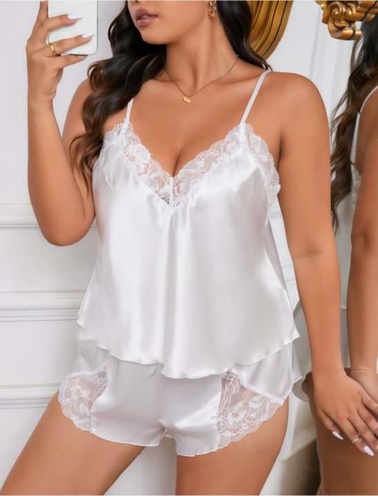Aria's Closet Büyük Beden Beyaz Dantel İşlemeli Saten Şortlu Takım