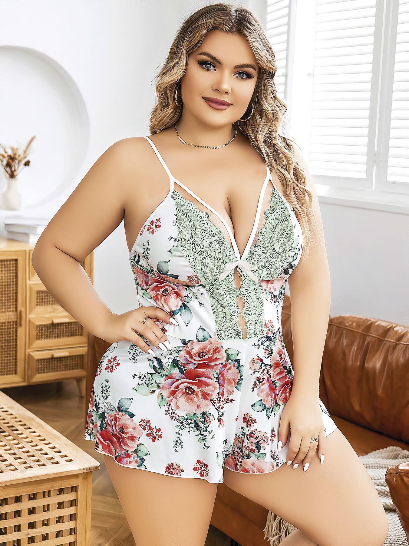 Aria's Closet Büyük Beden Beyaz Üstüne Çiçek Desenli Dantel İşlemeli İnce Askılı Şort Gecelik