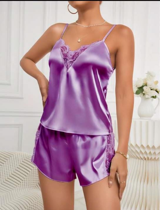 Aria's Closet Mor Dantel İşlemeli İnce Askılı Saten Şortlu Takım