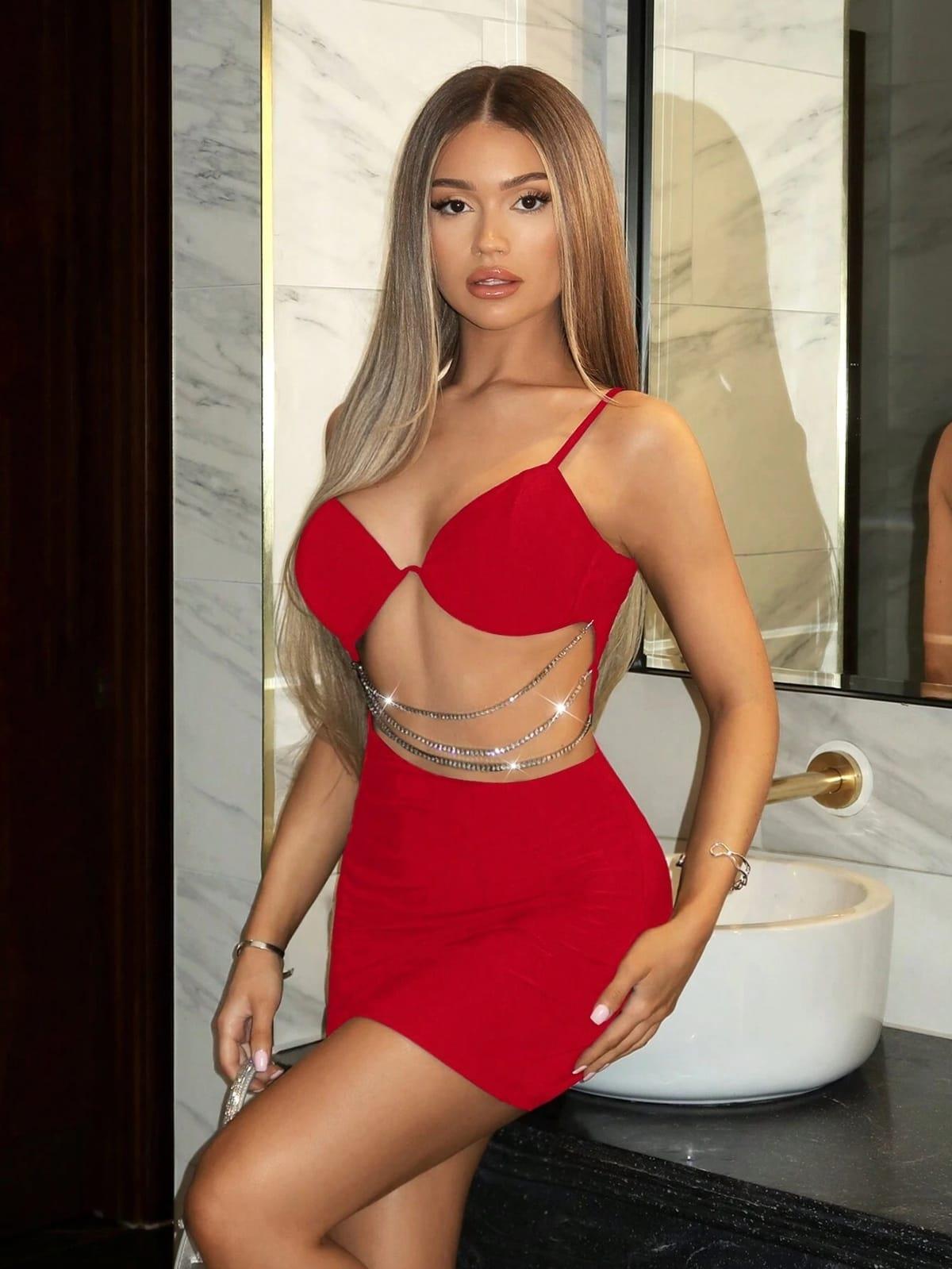 Aria's Closet Zincir Detaylı Göğüs Dekolteli Kırmızı Mini Club Elbisesi