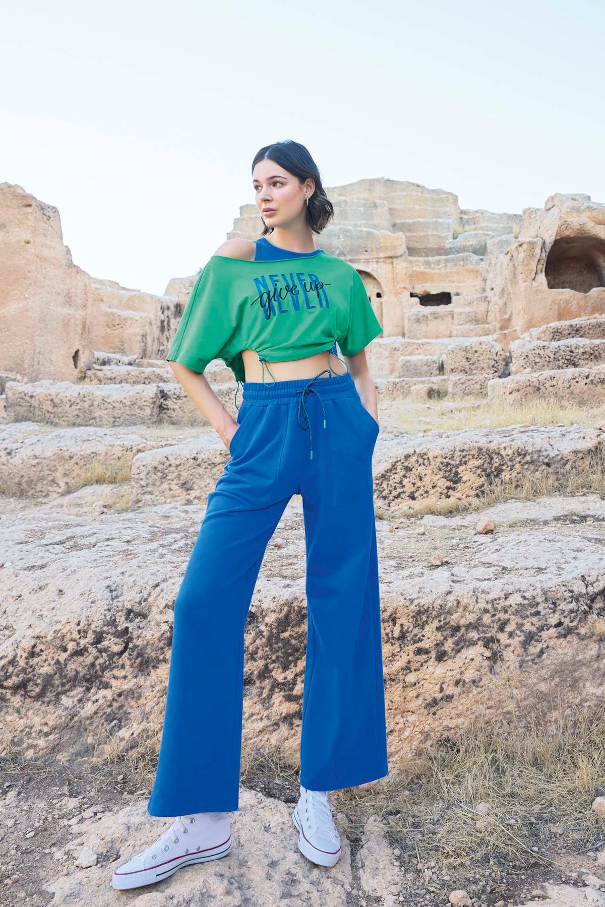 Kısa Kollu "Never Give Up" 3'lü Crop Eşofman Takımı MAVİ L