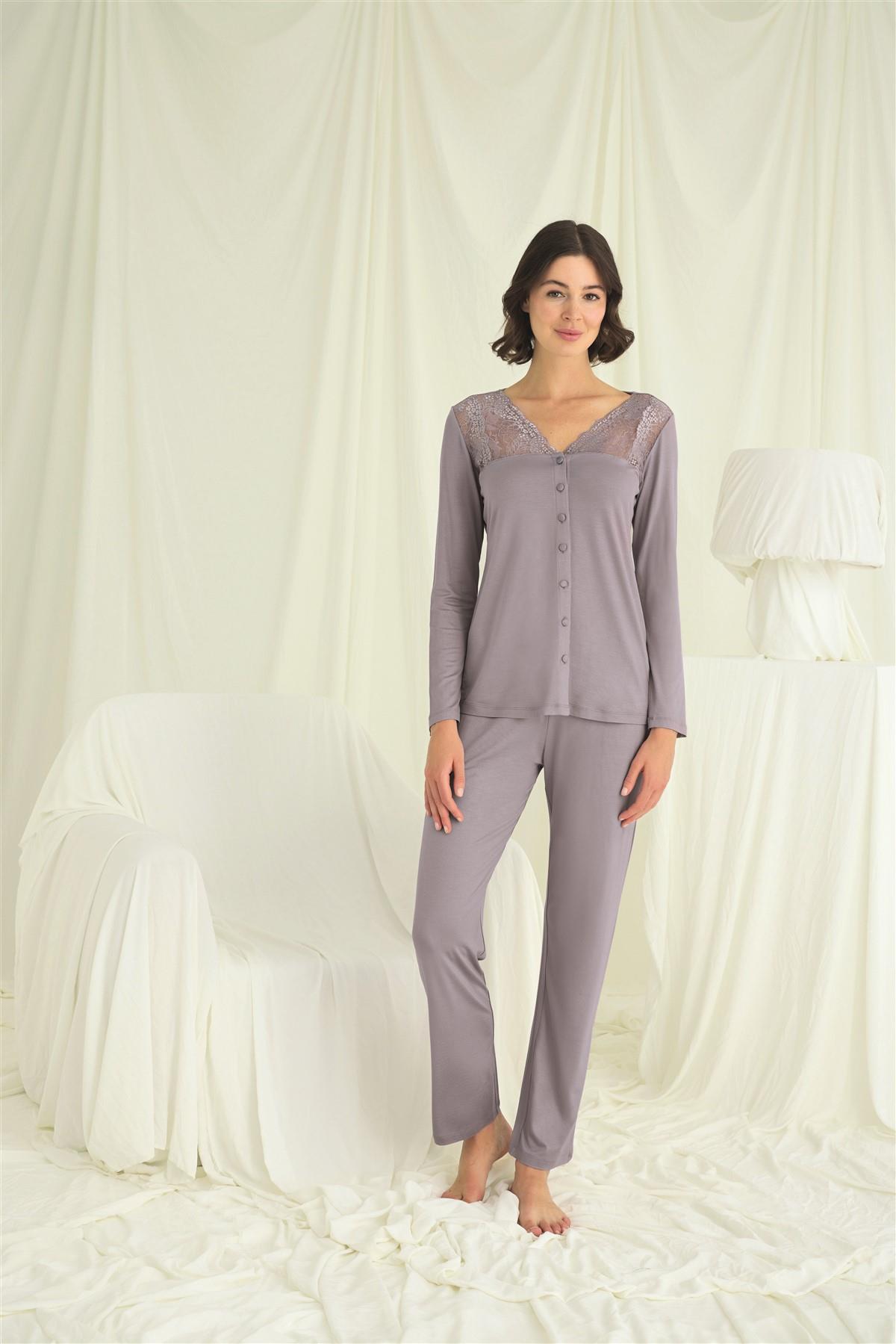 Yakası Kolu ve Omzu Dantelli Boydan Düğmeli Pijama Takımı
