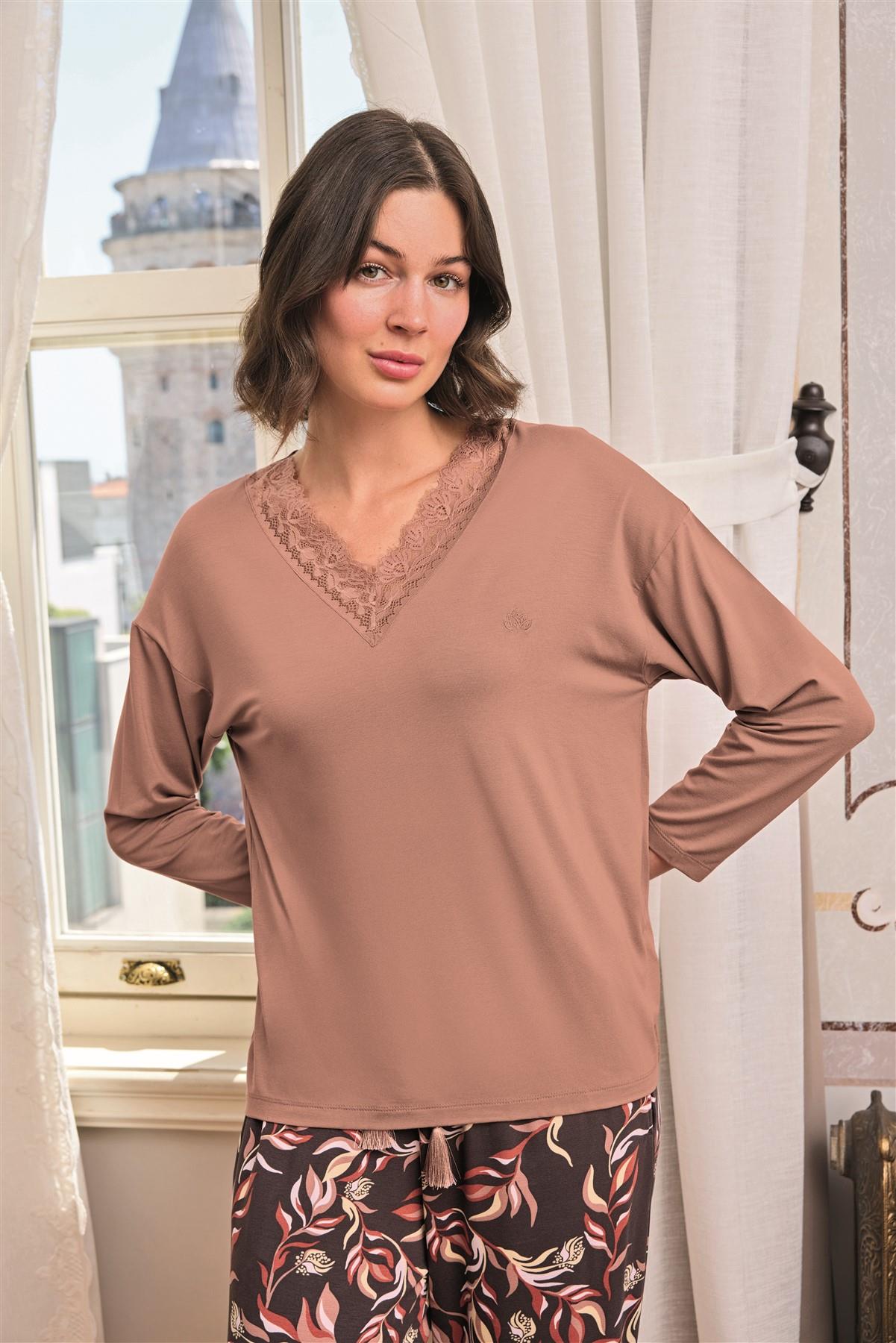Yaprak Desenli Dantelli V Yaka Büyük Beden Pijama Takımı