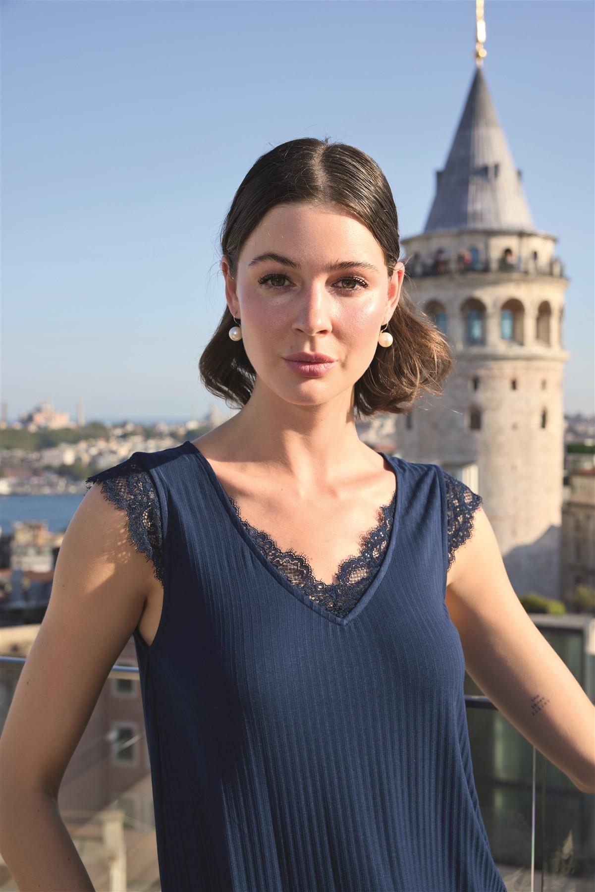 Yaprak Desenli ve Dantelli 3'lü Pijama Takımı