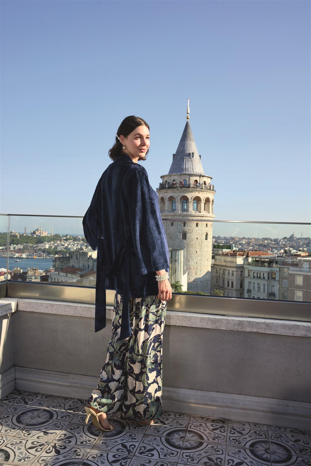 Yaprak Desenli ve Dantelli 3'lü Pijama Takımı