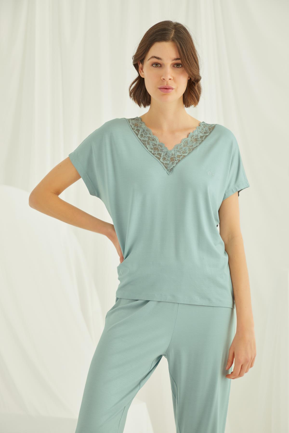 Kısa Kollu V Yakalı Dantelli Pijama Takımı