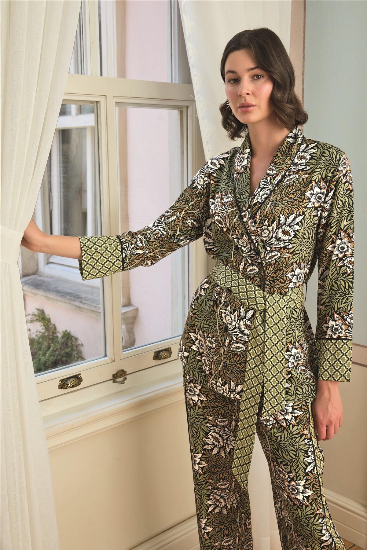 Çiçek Yaprak ve Etnik Desenli Pijama Takımı