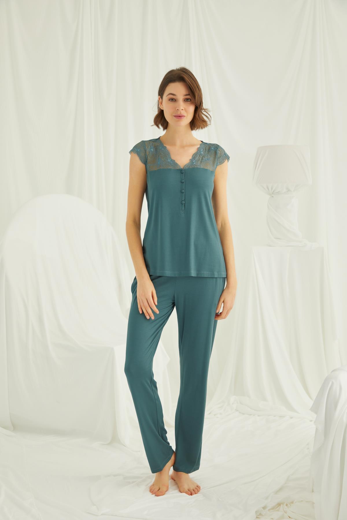 Yakası Kolu ve Omzu Dantelli Önü Düğmeli Pijama Takımı YEŞİL L