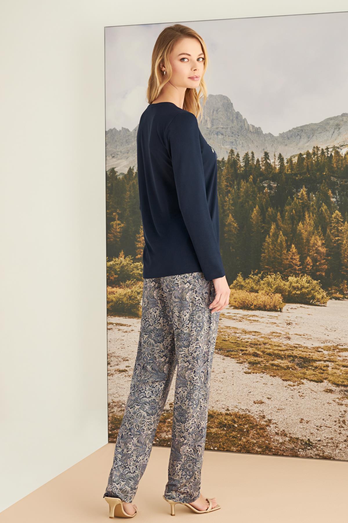 Yaprak Desenli "Romantic Life" Pijama Takımı