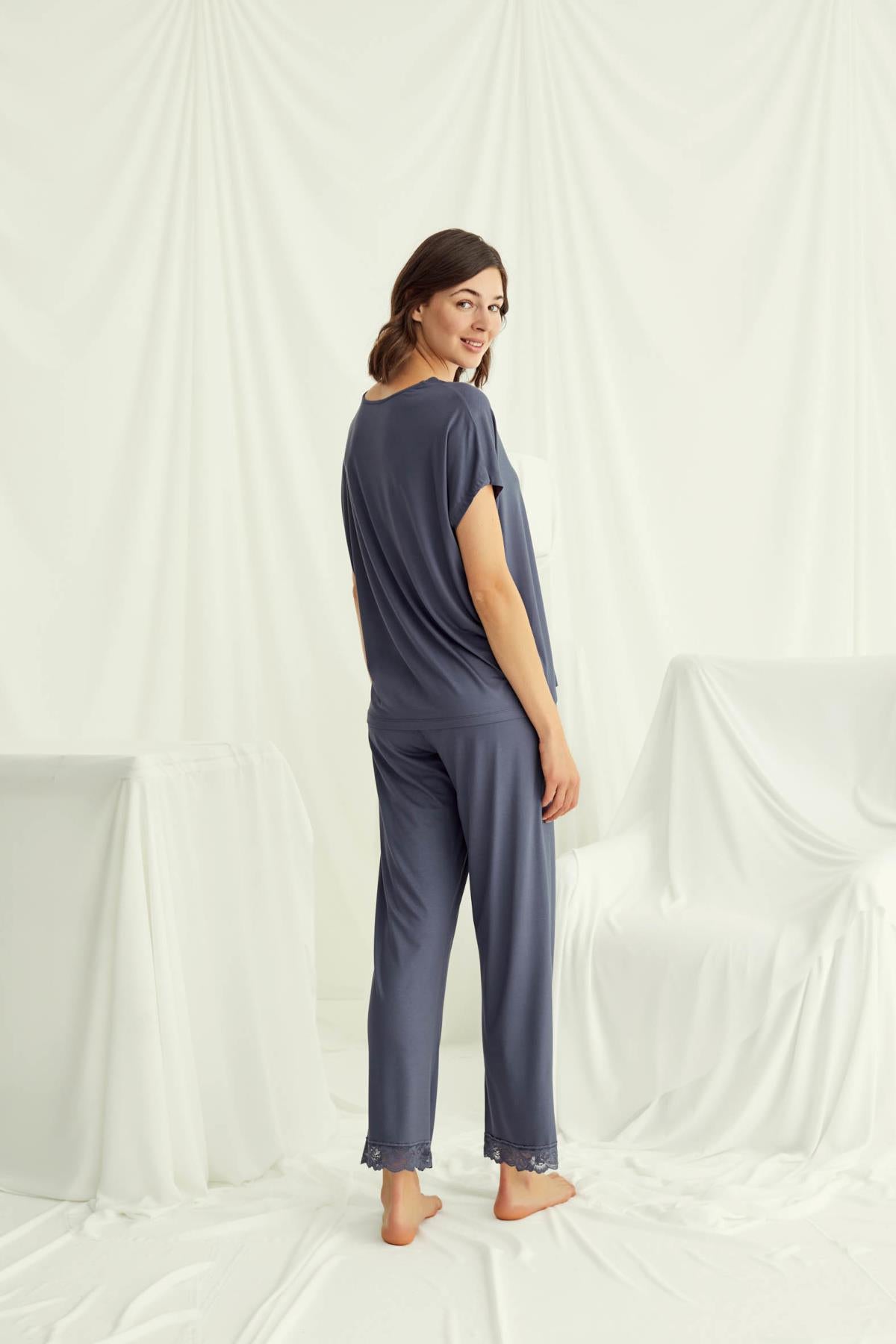 Kısa Kollu V Yakalı Dantelli Pijama Takımı