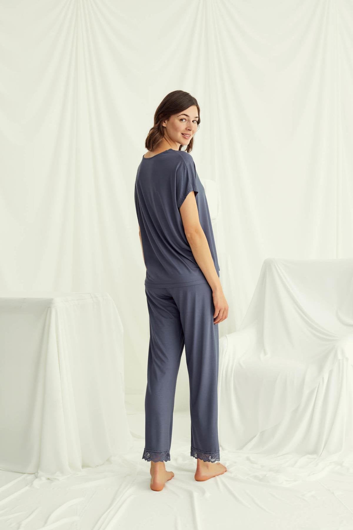 Kısa Kollu V Yakalı Dantelli Pijama Takımı