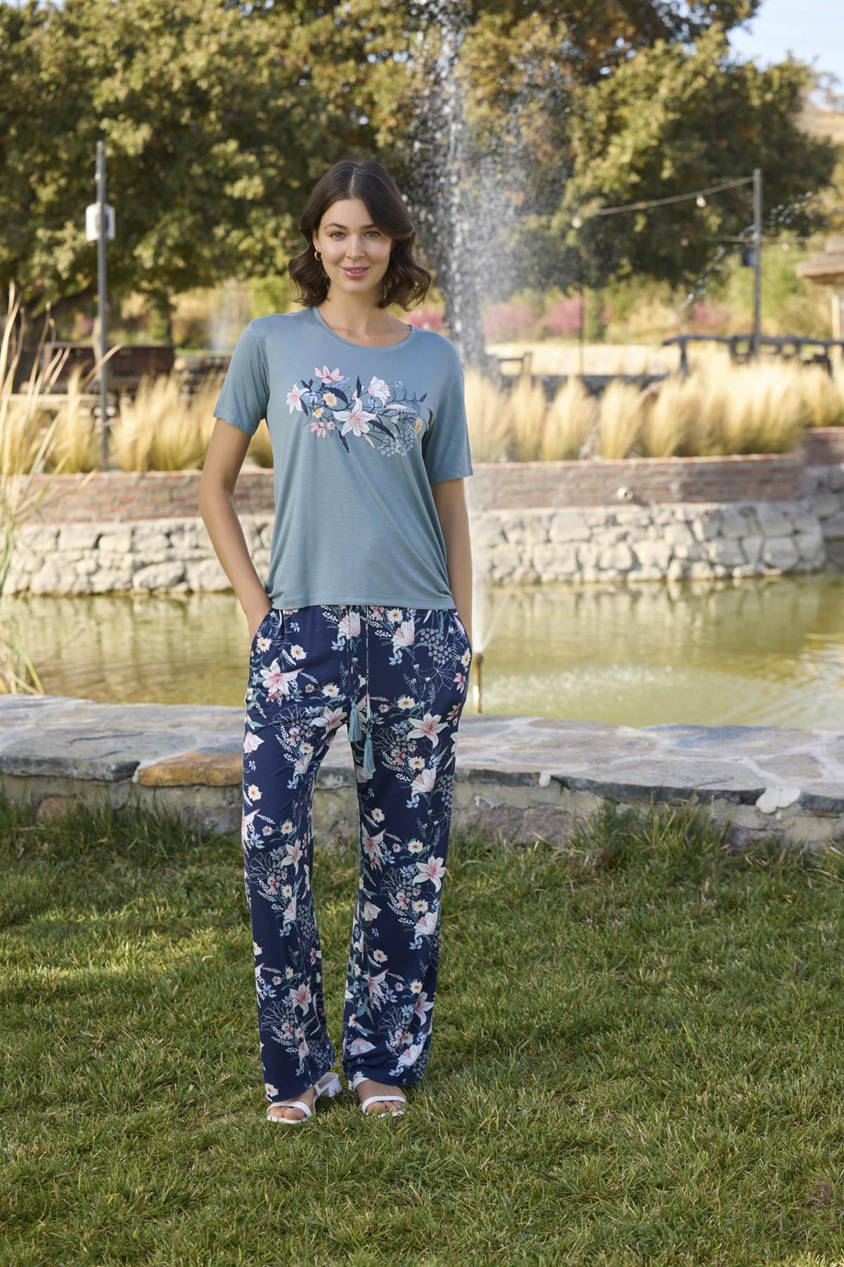 Çiçek ve Yaprak Desenli ve Baskılı Pijama Takımı YEŞİL L