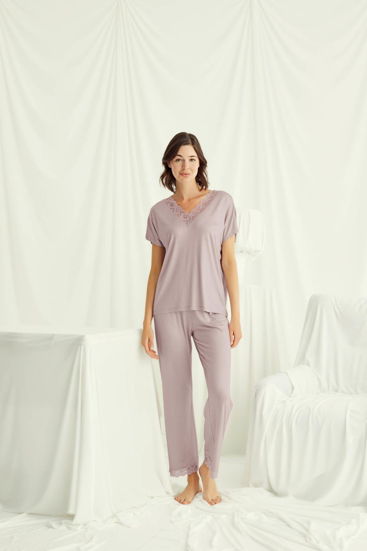 Kısa Kollu V Yakalı Dantelli Pijama Takımı VİZON L