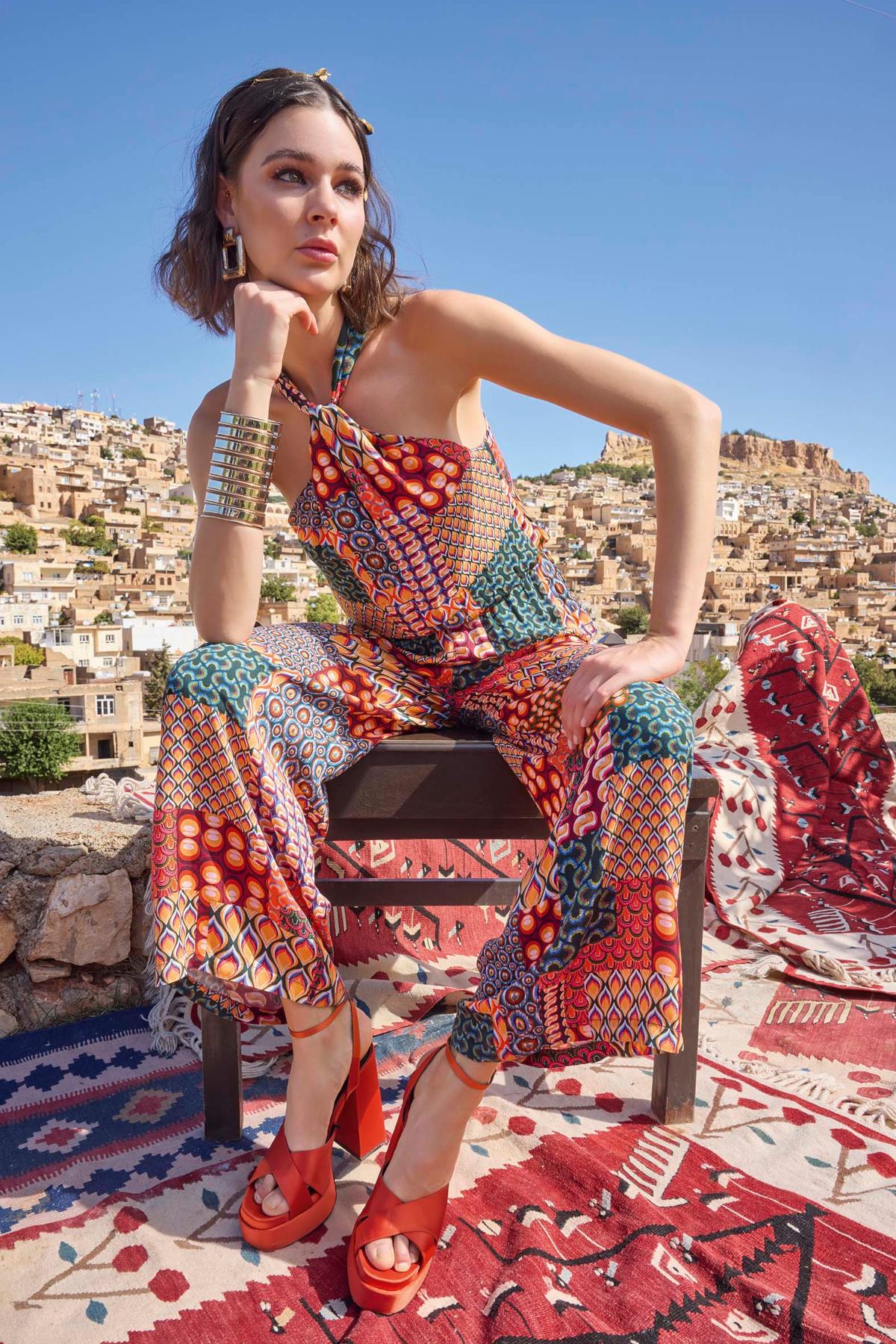 Etnik Desenli Saten Tulum RENKLİ GEOMETRİK L